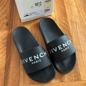 Givenchy plate slide